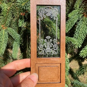 Bausatz für eine Miniatur - Puppenhaustür im Maßstab 1:12