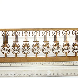Treppengeländer für ein Miniatur-Puppenhaus, Maßstab 1:12