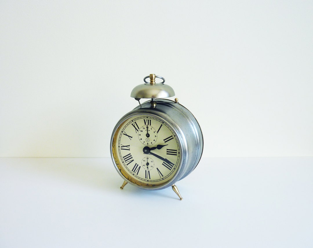 Antiker Wecker von Junghans: Deutsches Retro Dekor, Arbeiten