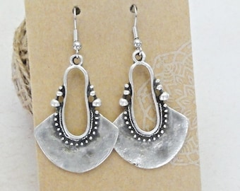 Oval tribal earrings, hammered silver earrings, rustic bohemian dangle earrings, oxidized boho silver style, African earrings, Nomadic