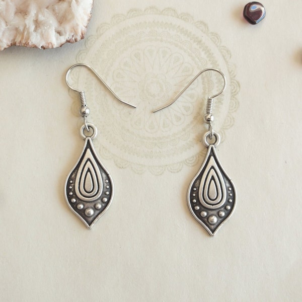 Small Indonesian drop earrings, ethnic silver earrings, tear drop Bali earrings, antique silver earrings - Silver plated - Rajasthany indian