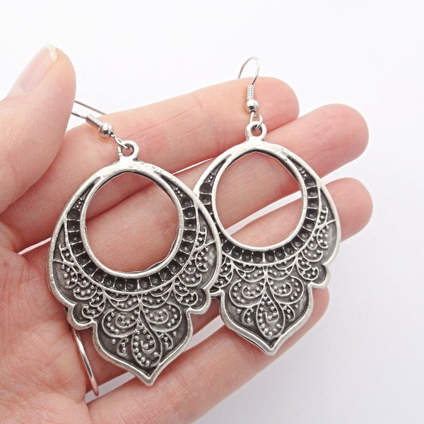 Boucles d'oreilles indiennes argent oxydé, Grandes boucles d'oreilles orientales, motif arabesques - Disponible avec clip d'oreilles