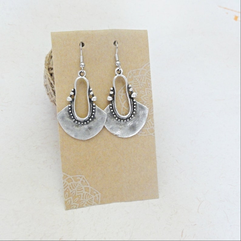 Oval tribal earrings, hammered silver earrings, rustic bohemian dangle earrings, oxidized boho silver style, African earrings, Nomadic zdjęcie 1