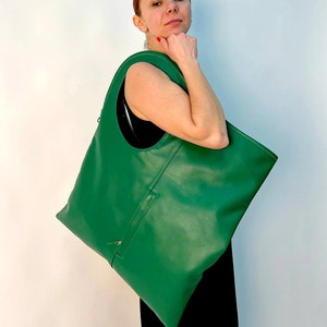 Grüne Lederumhängetasche Asymmetrische Geldbörse Übergroße Hobotasche Helle Geldbörse Weiche Lederhandtaschen für Frauen Armlochtasche mit Tasche