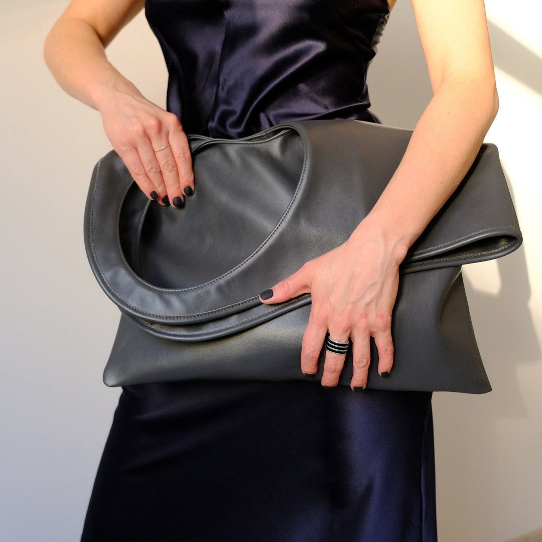 バッグ Oversize leather shoulder bag Grey Leather Purse Oversized Clutch Bag Soft Leather