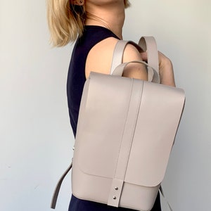 Beige Leder Handtasche Rucksack minimalistisch Weiches Leder Rucksack Geldbörse für Frauen Großer Lederrucksack 12/8 Zoll