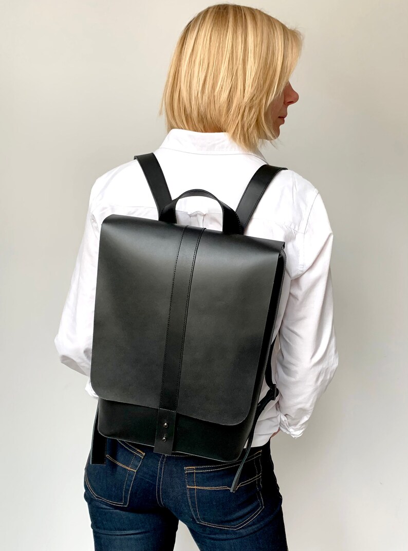 Black leather rucksack Large leather backpack for women Laptop leather bag imagem 7