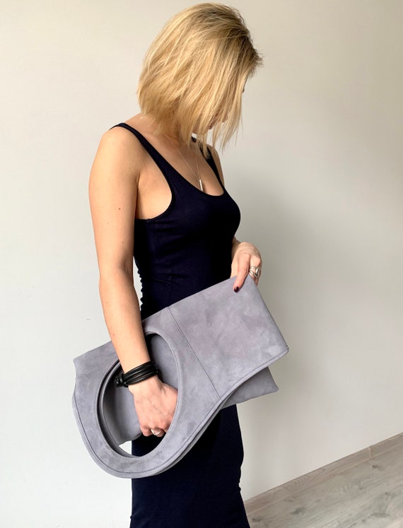 Continu informatie Sitcom Oversized clutch tas Grijs suède tas Zacht lederen handtassen - Etsy  Nederland