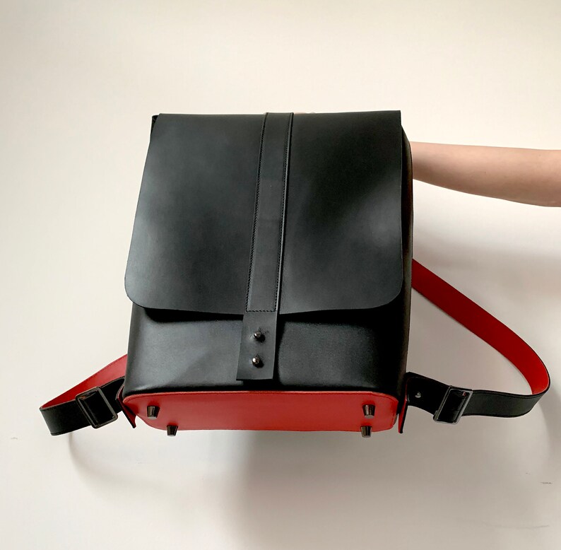 Black leather rucksack Large leather backpack for women Laptop leather bag imagem 2