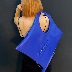 Bolso de hombro grande con bolsillo Monedero de cuero azul brillante Bolso de mano de cuero suave para mujer Moderno bolso shopper de cuero Bolso hobo de cuero único