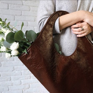 Leather hobo bag Extra large purses Brown shoulder bags for women Handmade leather purse Unique handbags Laptop suitable shopper Armhole bag