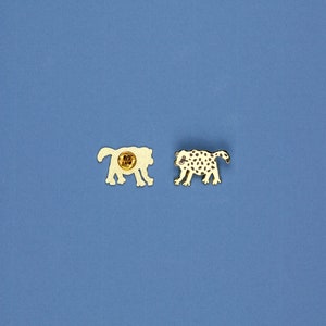 Unisex gold cheetah pattern pins for couples image 3
