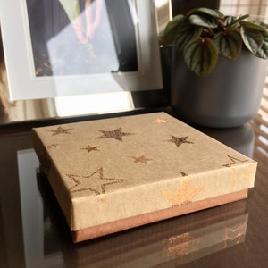 Mittelgroße Handgemachte Geschenkbox, Geschenkbox mit Deckel, Quadratische Geschenkboxen