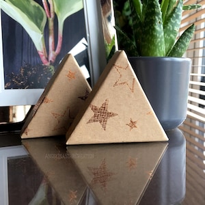 Small Triangle Gift Box: Beige/Rose Gold (70x70x16mm)