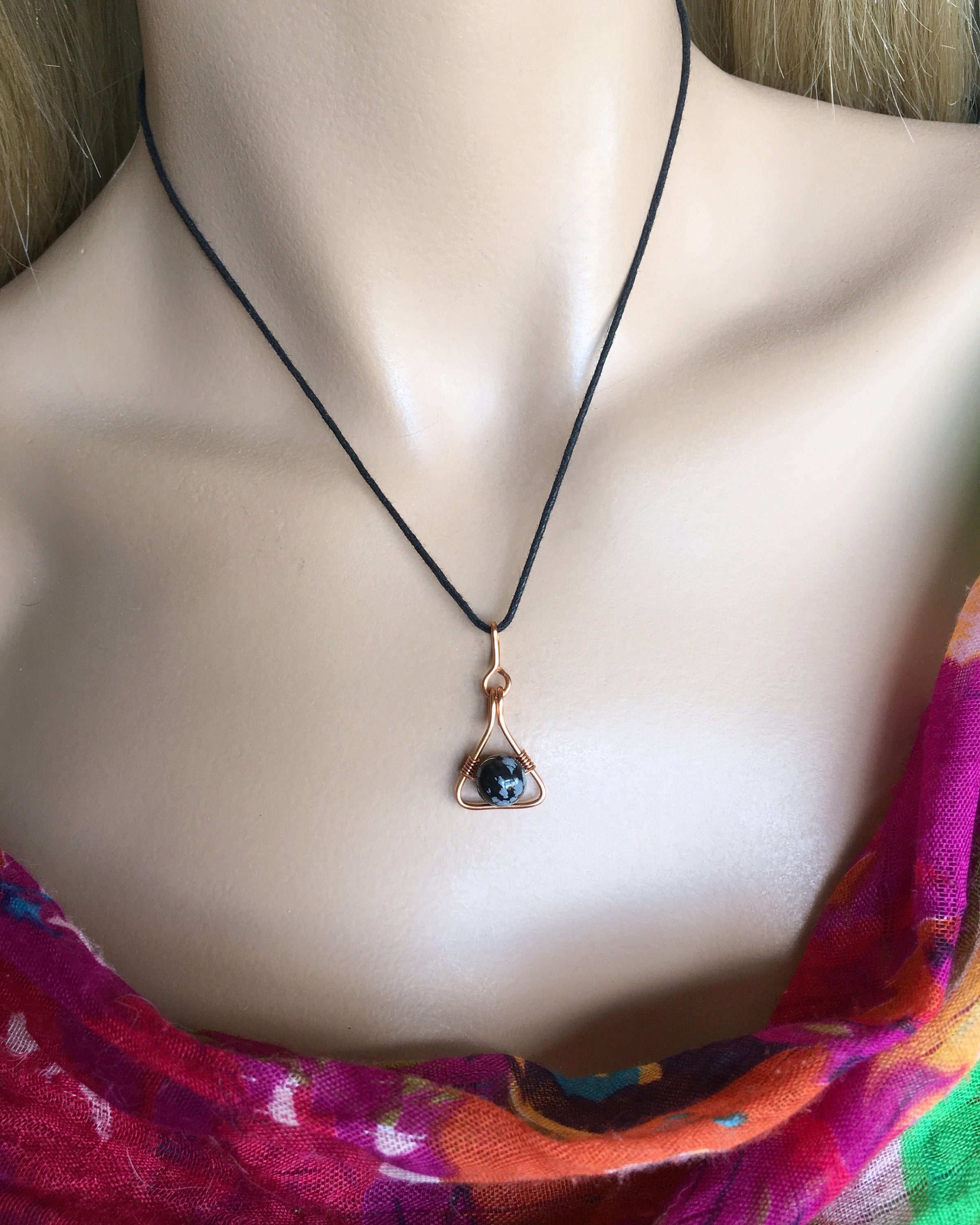 Collier Ras De Cou Avec Pendentif Fleur En Obsidienne Neige - Neuf étiqueté
