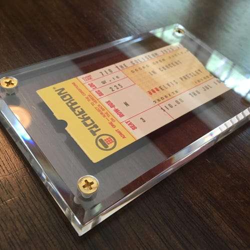 エルヴィス・プレスリーのコンサートチケット PSA 8、1977年9月16日