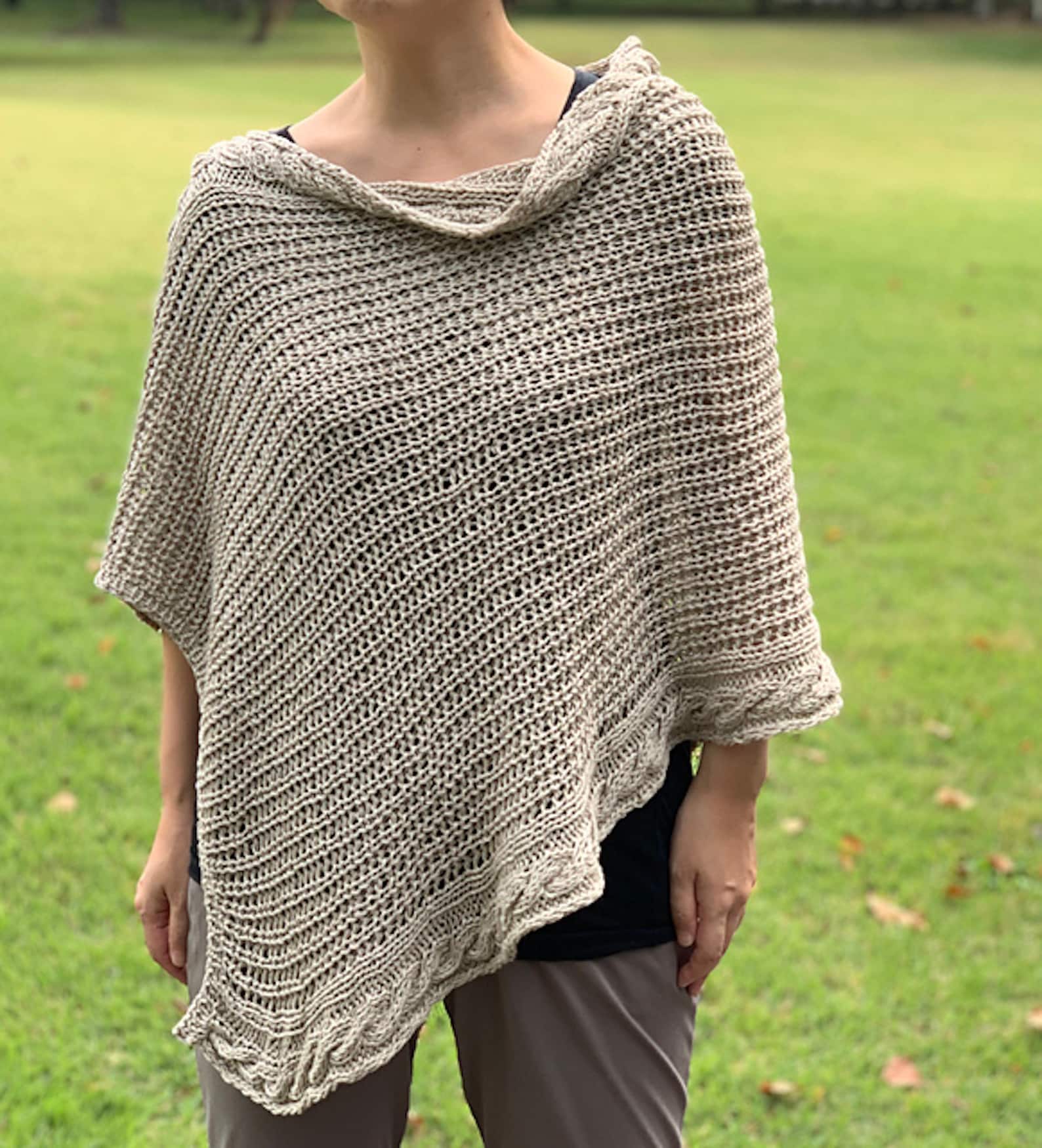 Knitting pattern Plateau poncho poncho with cables Etsy