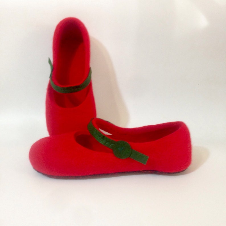 Red Christmas slippers Felted wool 