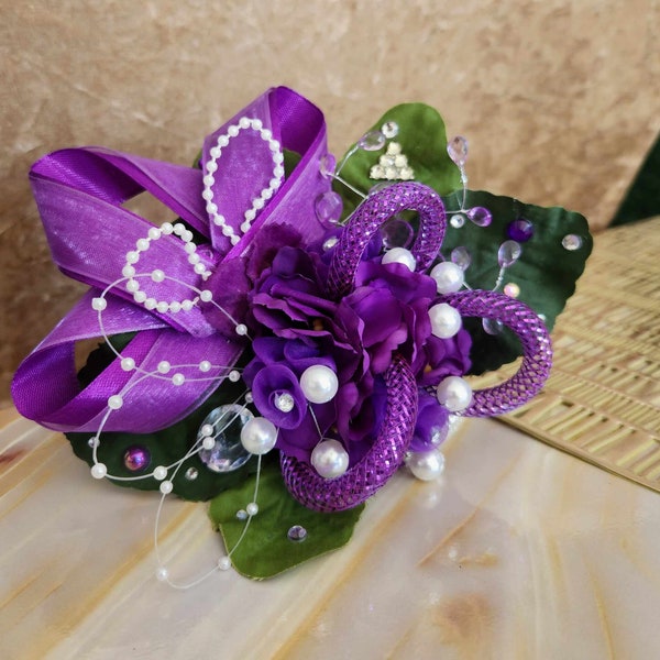 D&D African Violet Corsage: The Royal Almasi