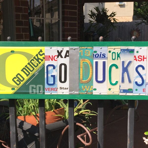 GO DUCKS - custom made Oregon Ducks license plate sign w/ logo - tailgate / alumni / graduation gift, Fathers Day, sports decor, wood sign