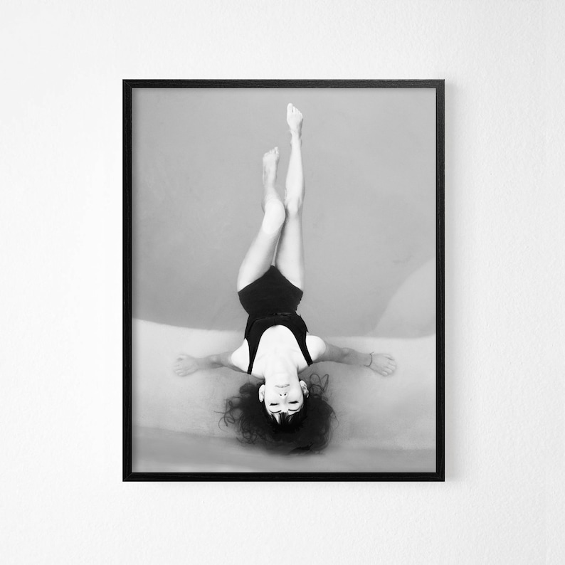 DIGITAL DOWNLOAD 16x20 Model photo Black and white modern print for interior Girl woman print Fashion Minimalist Coastal beach art