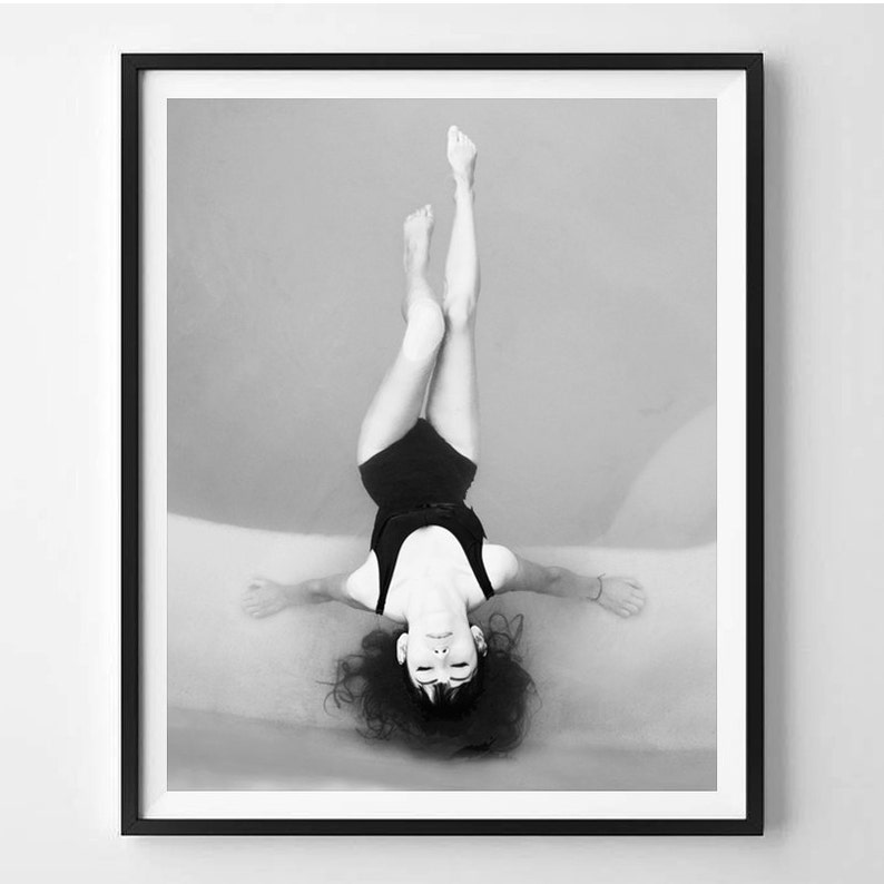 DIGITAL DOWNLOAD 16x20 Model photo Black and white modern print for interior Girl woman print Fashion Minimalist Coastal beach art