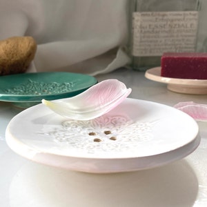 9.5 cm round ceramic soap dish with holes image 1