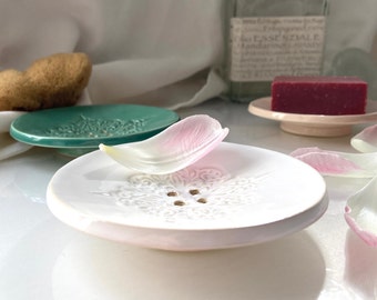 9.5 cm round ceramic soap dish with holes