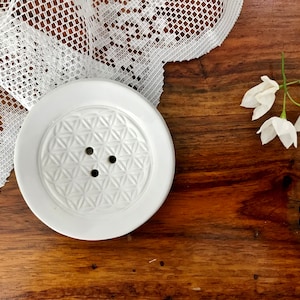 7 cm small round soap dish with ceramic drain image 1