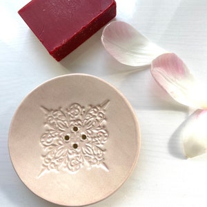 9.5 cm round ceramic soap dish with holes Pink