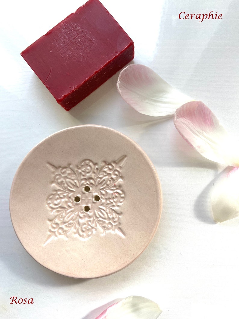 9.5 cm round ceramic soap dish with holes Pink