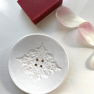 9.5 cm round ceramic soap dish with holes White