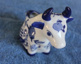 Vintage blue delft design cow creamer