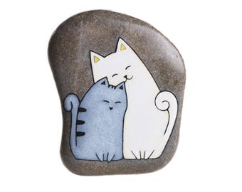 2 katten, handbeschilderde steen, verliefde katten, grijze kat, witte kat