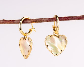 Pendientes de oro con corazón de nácar, delicados pendientes de gota de corazón bañados en oro, pendientes clásicos de nácar, pendientes minimalistas de oro