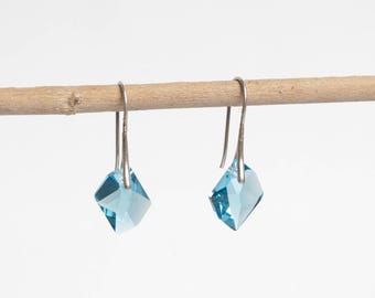 Pendientes de plata con Swarovski, pendientes de cristal azul, pendientes geométricos de plata, pendientes de cristal Swarovski color aguamarina, pendientes colgantes pequeños