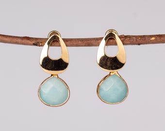Pendientes colgantes de oro con colgante de lágrima de piedra menta, pendientes de oro menta, pendientes de oro con colgante de piedra, pendientes de oro en forma de lágrima