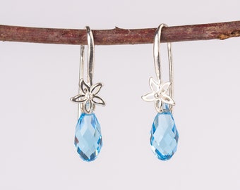 Pendientes de plata azul aguamarina, pendientes de lágrima azul claro de Swarovski, pendientes de cristal azul translúcido, delicados pendientes de flores