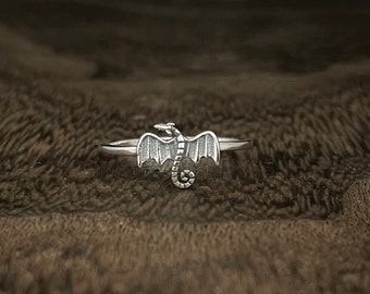 Baby Dragon Ring // 925 Sterling Silver // Dragon Jewelry