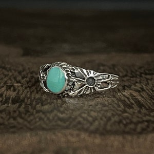Western Ring with Turquoise // 925 Sterling Silver // Sizes 5 to 10