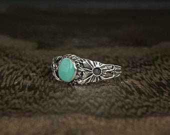 Western Ring with Turquoise // 925 Sterling Silver // Sizes 5 to 10