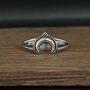 Oxidized Moon Ring // 925 Sterling Silver // Celestial Ring