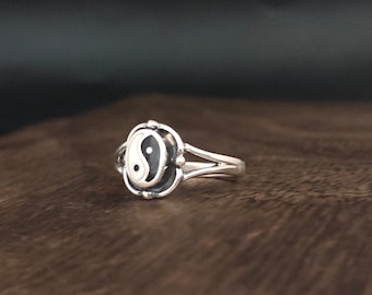 Yin Yang Ring Size 5 to 10 // Black and White Yin and Yang Ring // Balance Ring