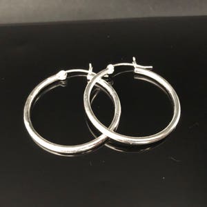 Small to Medium Size Hoop Earrings // 925 Sterling Silver // 30mm Length // 2mm Thickness // Snap Post Hoop Earrings