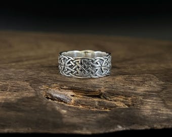 Celtic Band Silver Ring // 925 Sterling Silver // Size 8 to 12