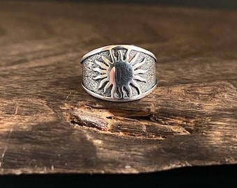 Silver Sun Signet Ring // 925 Sterling Silver // Celestial Sun Ring // Sizes 6 to 11