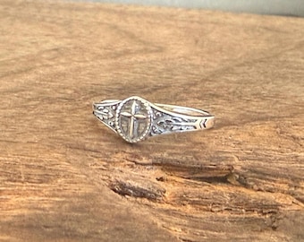 Small Christian Cross Ring // 925 Sterling Silver // Religious Jewelry