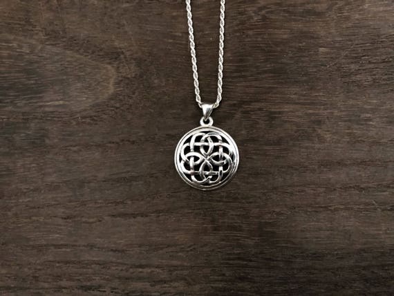 Dara cheap knot pendant