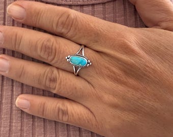 Vintage Southwest Turquoise  Ring // 925 Sterling Silver // Oxidized // Sizes 5 to 10