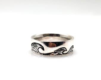 Oxidized Wave Ring // 925 Sterling Silver // Sizes 6 to 10